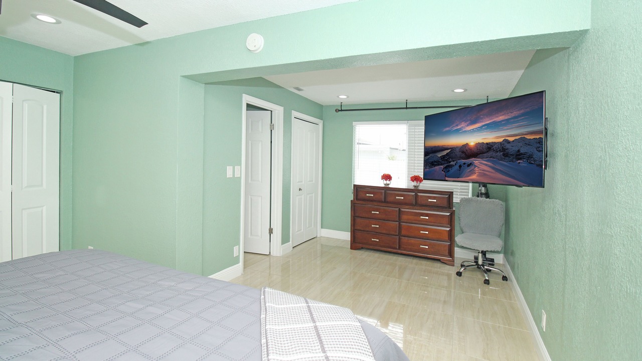Photo of Bedroom in Lake Worth Corridor