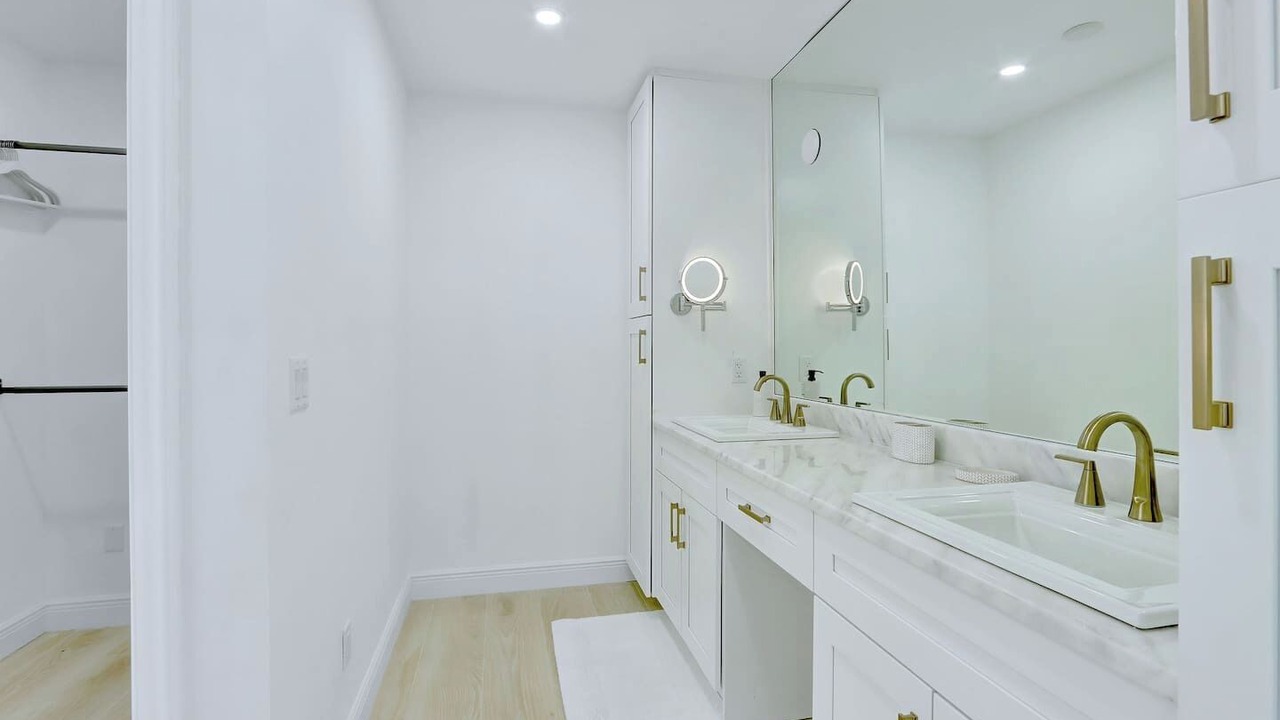 Photo of Bathroom in Garden Isles