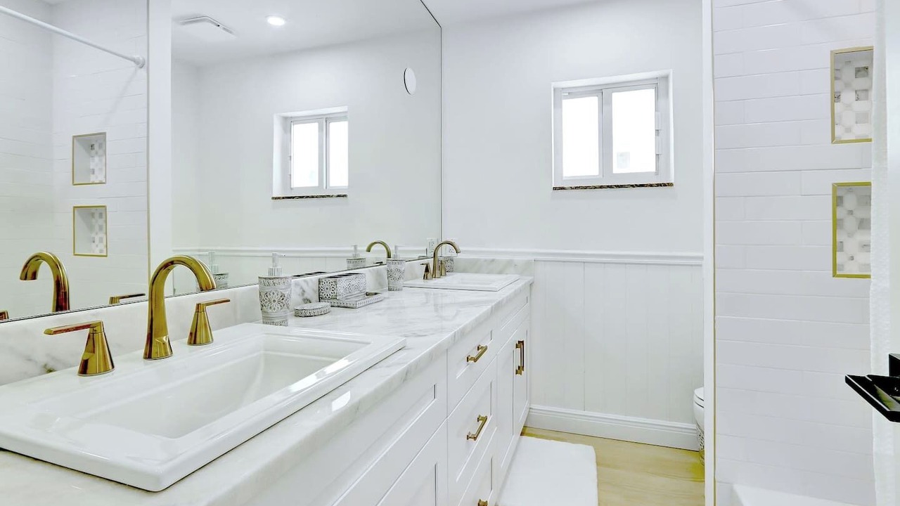 Photo of Bathroom in Garden Isles