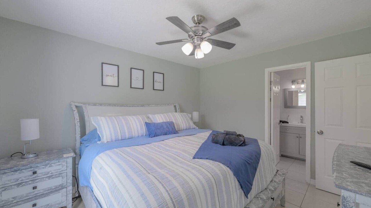 Photo of Bedroom in Lakewood Park