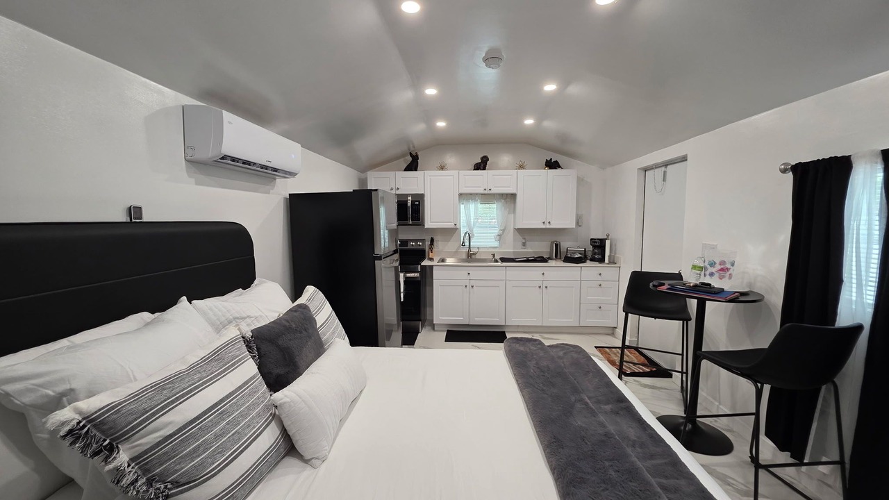 Photo of Bedroom in Miami Gardens
