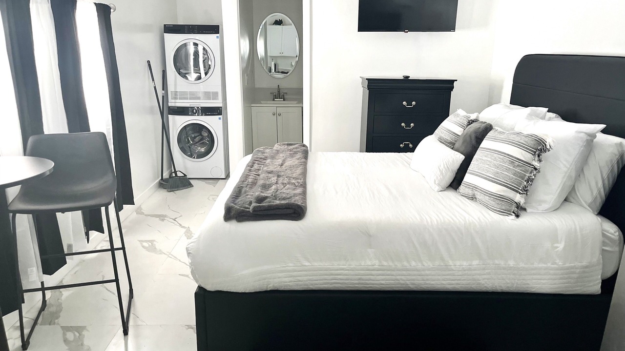 Photo of Bedroom in Miami Gardens