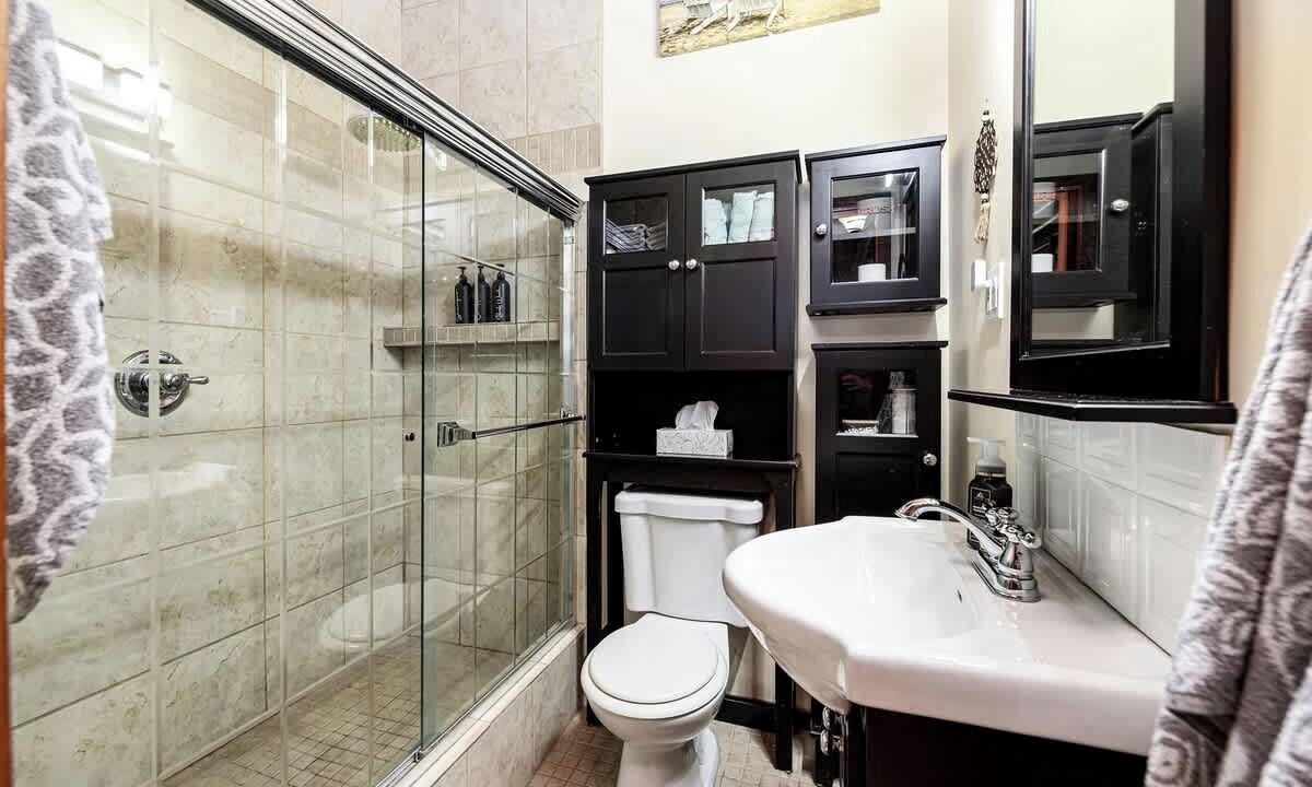 Photo of Bathroom in Sylvan Lake