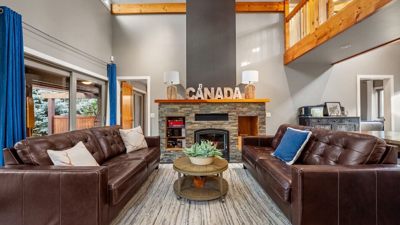 Photo of Livingroom in East Kootenay