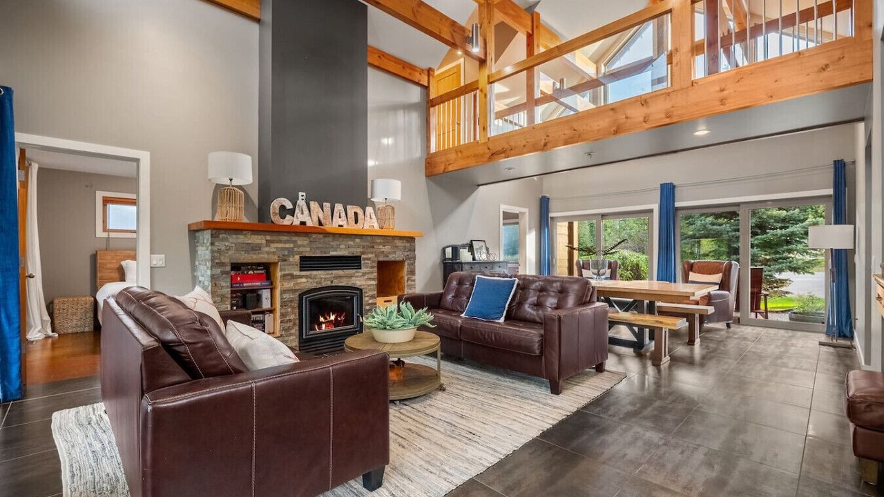 Photo of Livingroom in East Kootenay