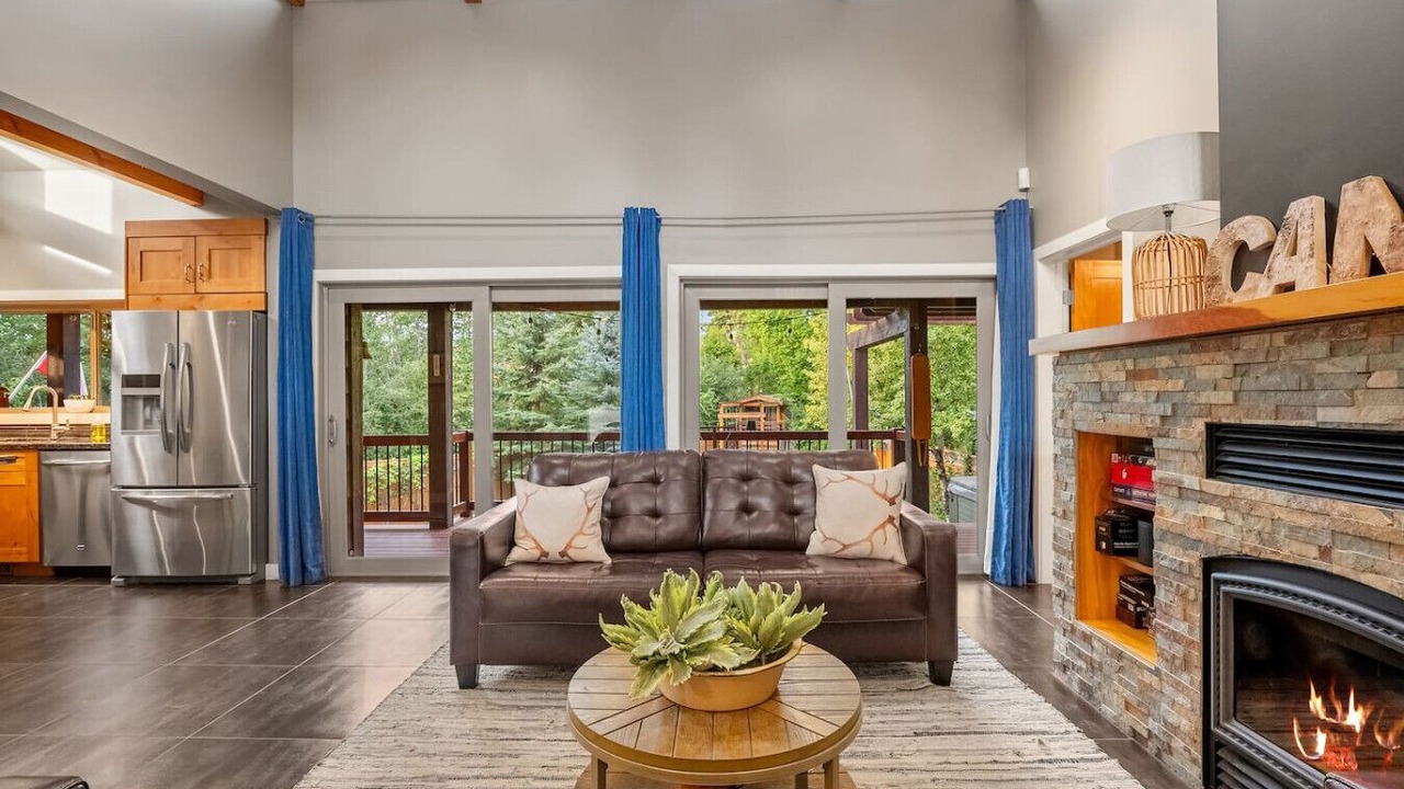 Photo of Livingroom in East Kootenay