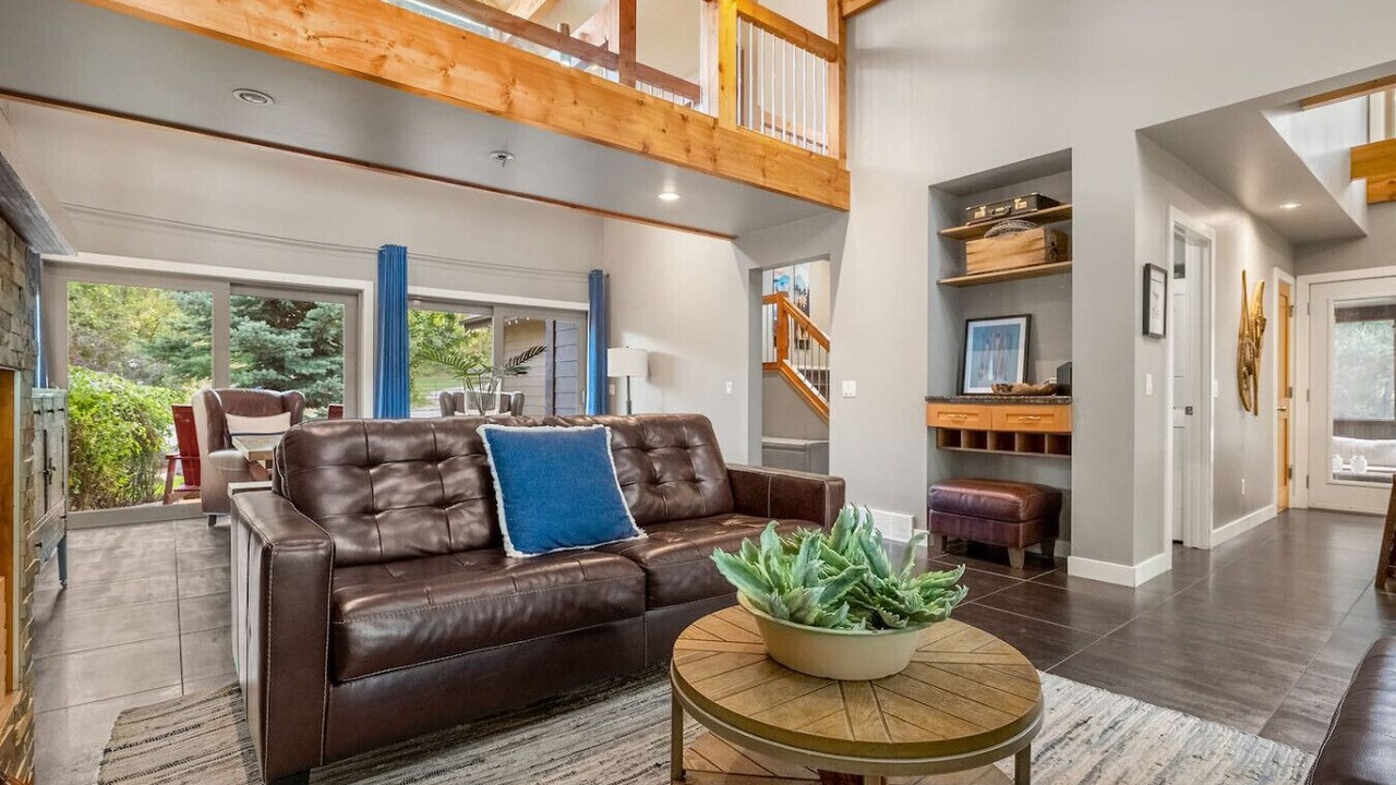 Photo of Livingroom in East Kootenay