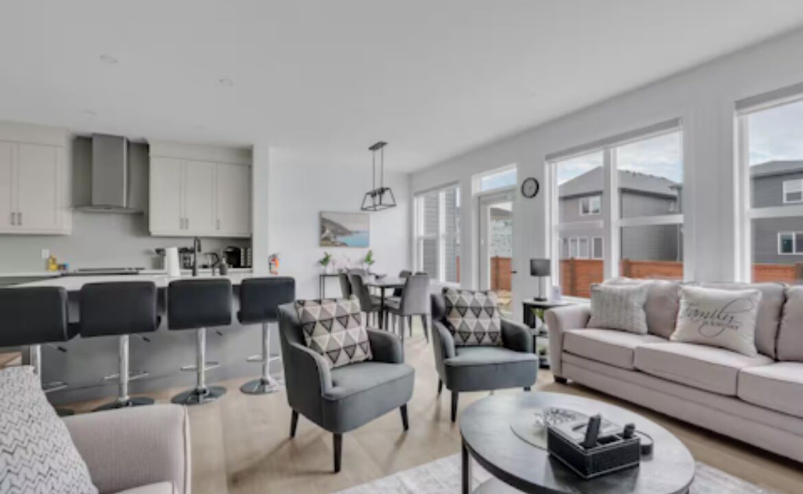 Photo of Livingroom in Southeast Calgary