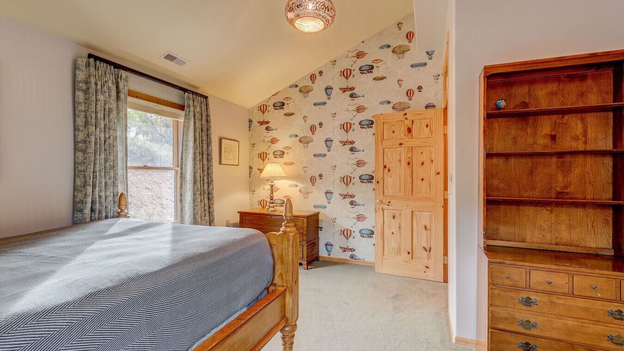 Photo of Bedroom in Basalt