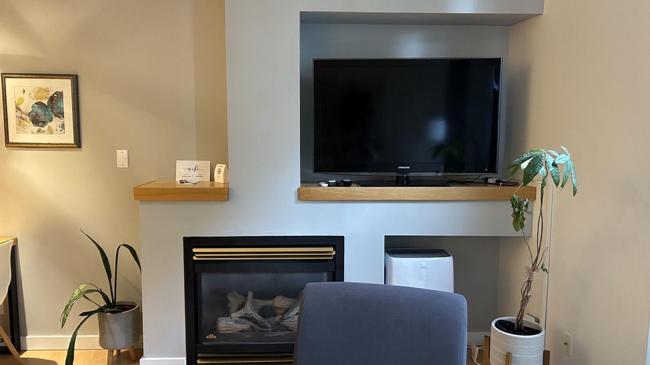 Photo of Livingroom in Downtown Victoria