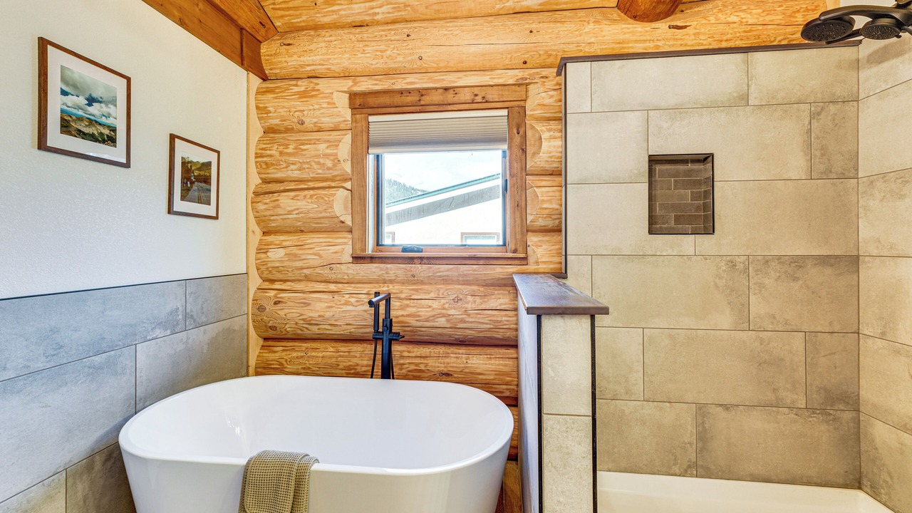 Photo of Bathroom in Red River