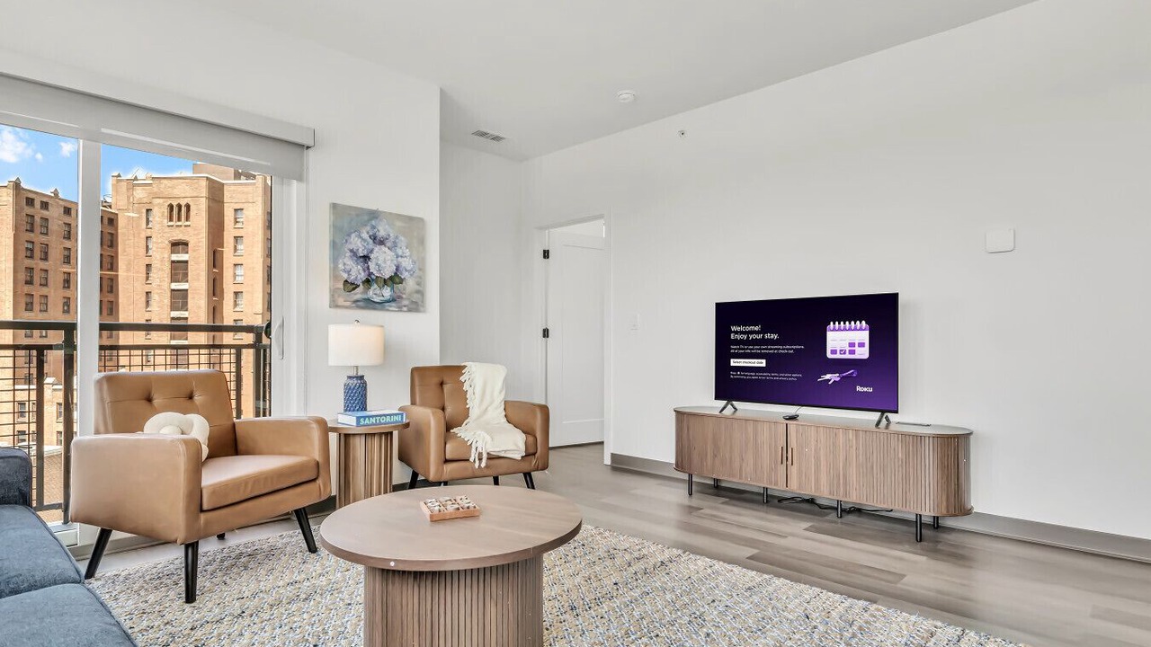 Photo of Livingroom in University Circle