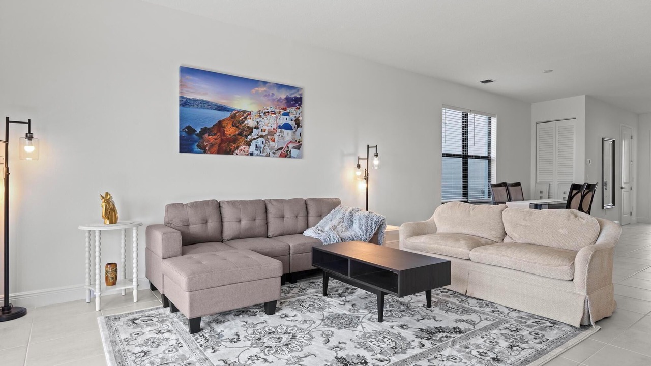 Photo of Livingroom in Hunt Club