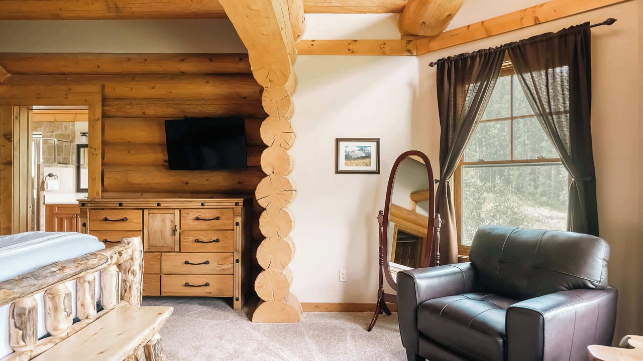 Photo of Bedroom in Three Peaks