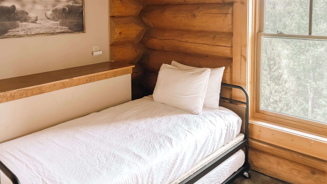 Photo of Bedroom in Three Peaks