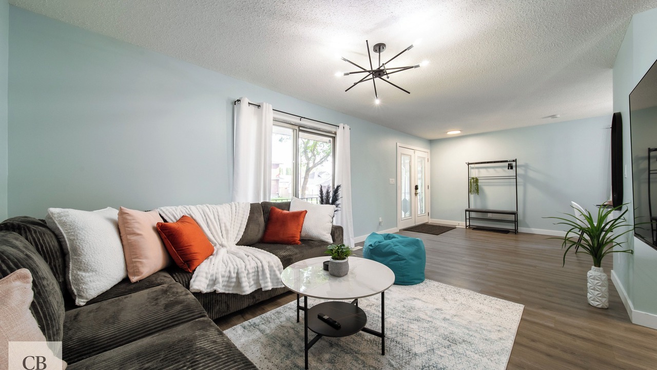 Photo of Livingroom in North Central Edmonton