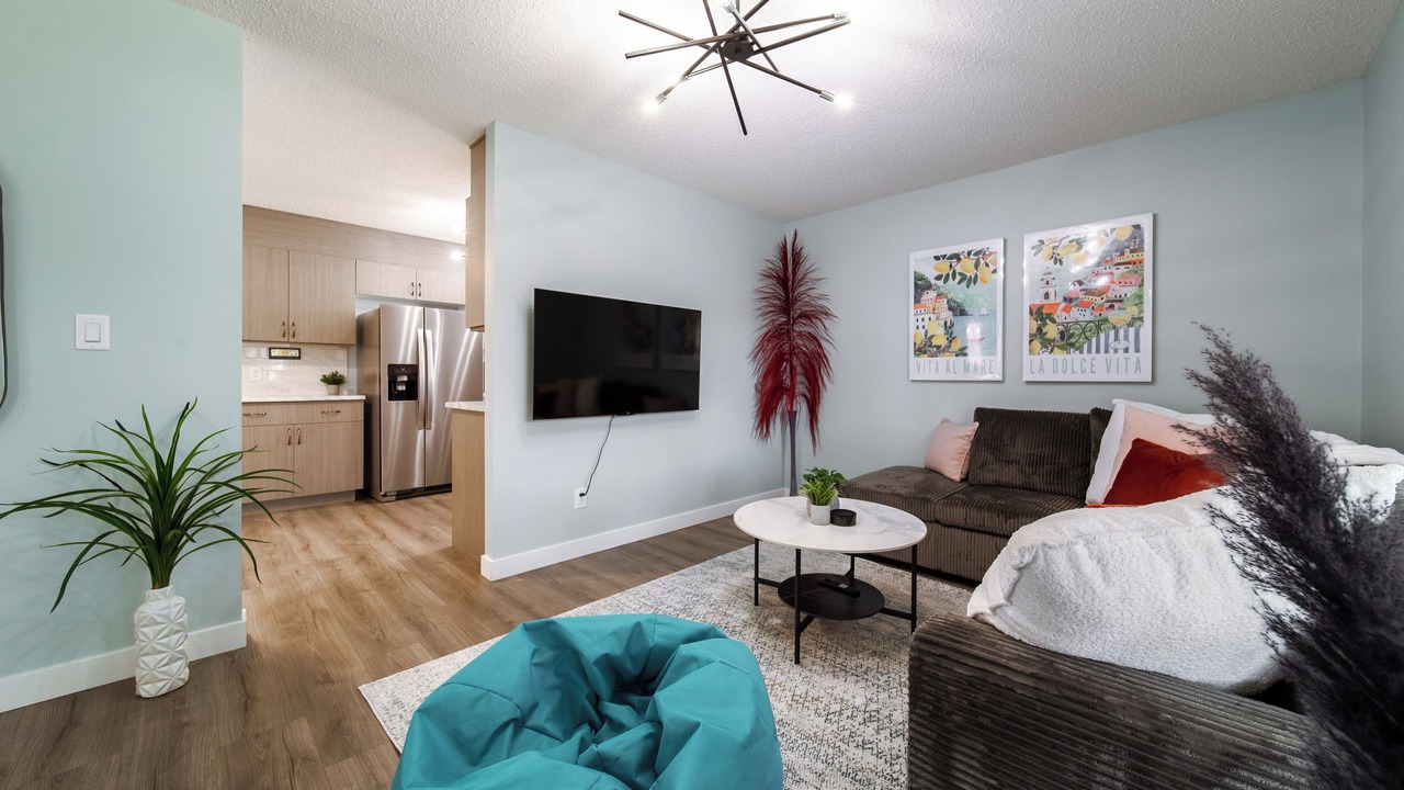 Photo of Livingroom in North Central Edmonton