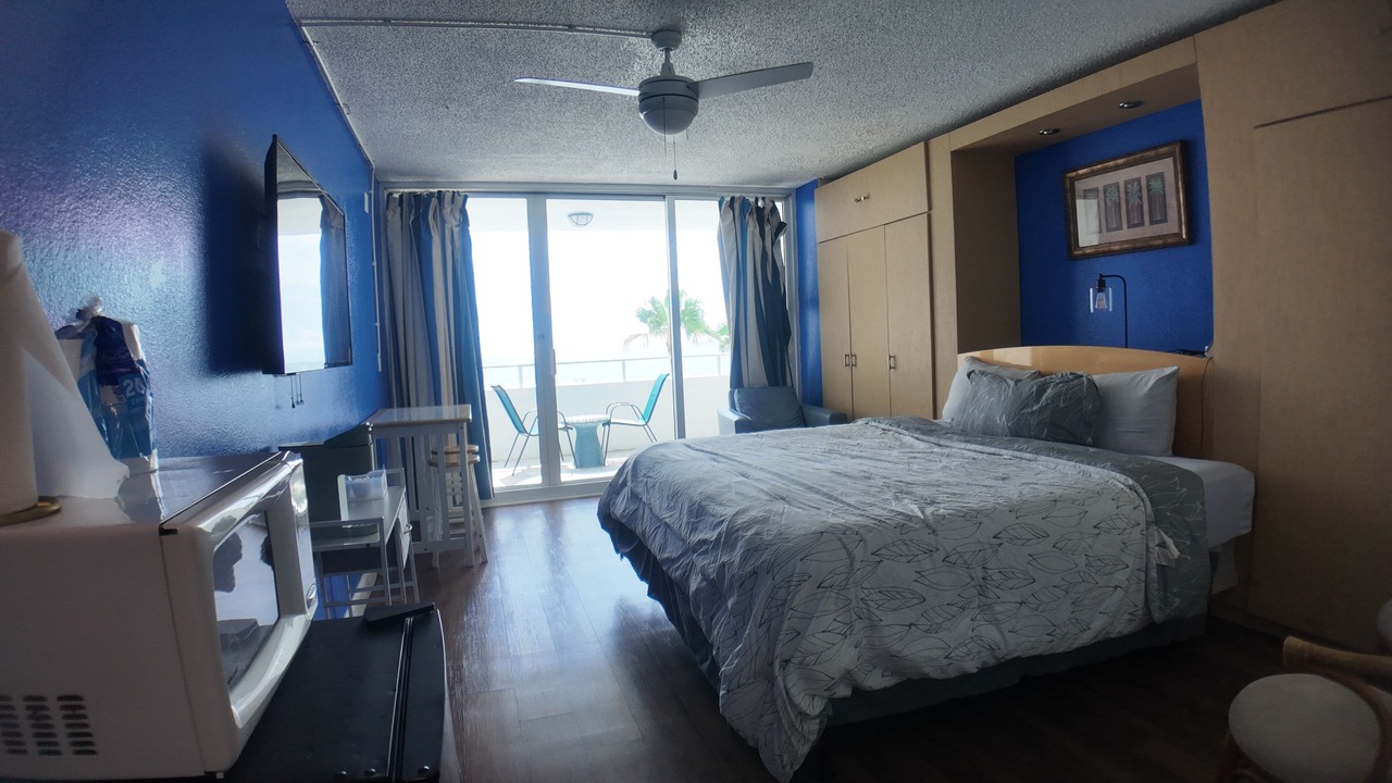 Photo of Bedroom in Bermuda Riviera