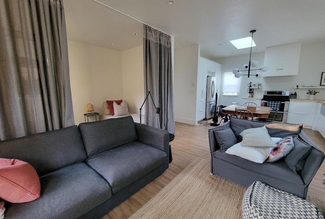 Photo of Livingroom in Saanich East