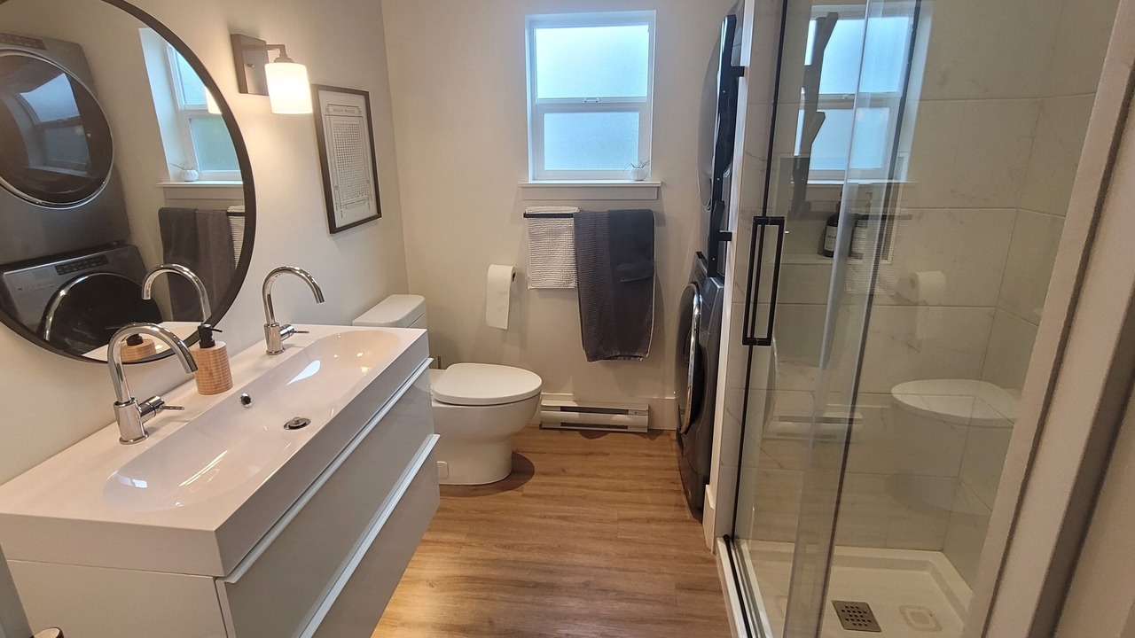 Photo of Bathroom in Saanich East