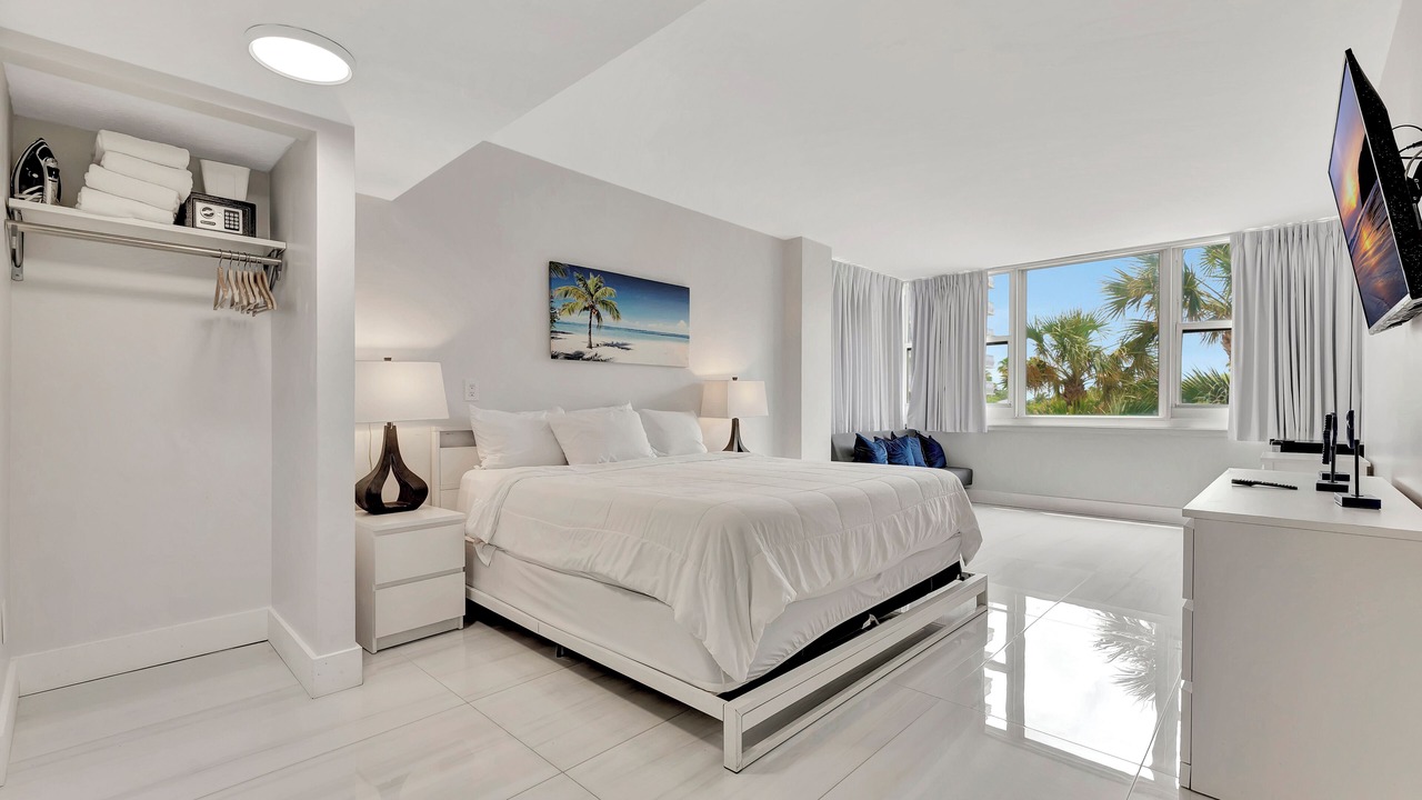 Photo of Bedroom in Bermuda Riviera