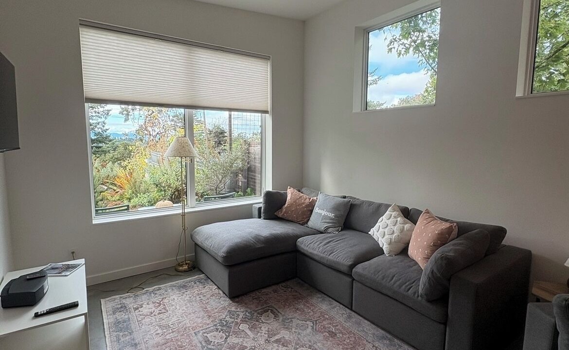 Photo of Livingroom in Saanich West