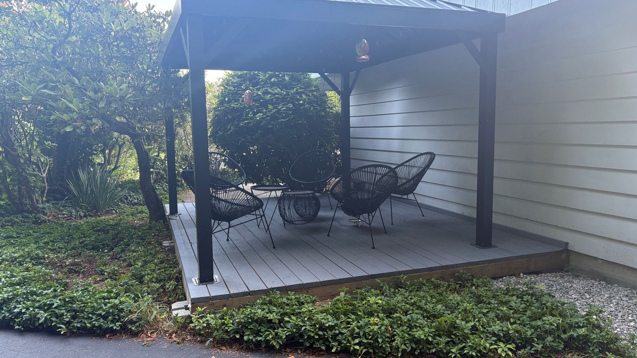 Photo of Patio Balcony in West Vancouver