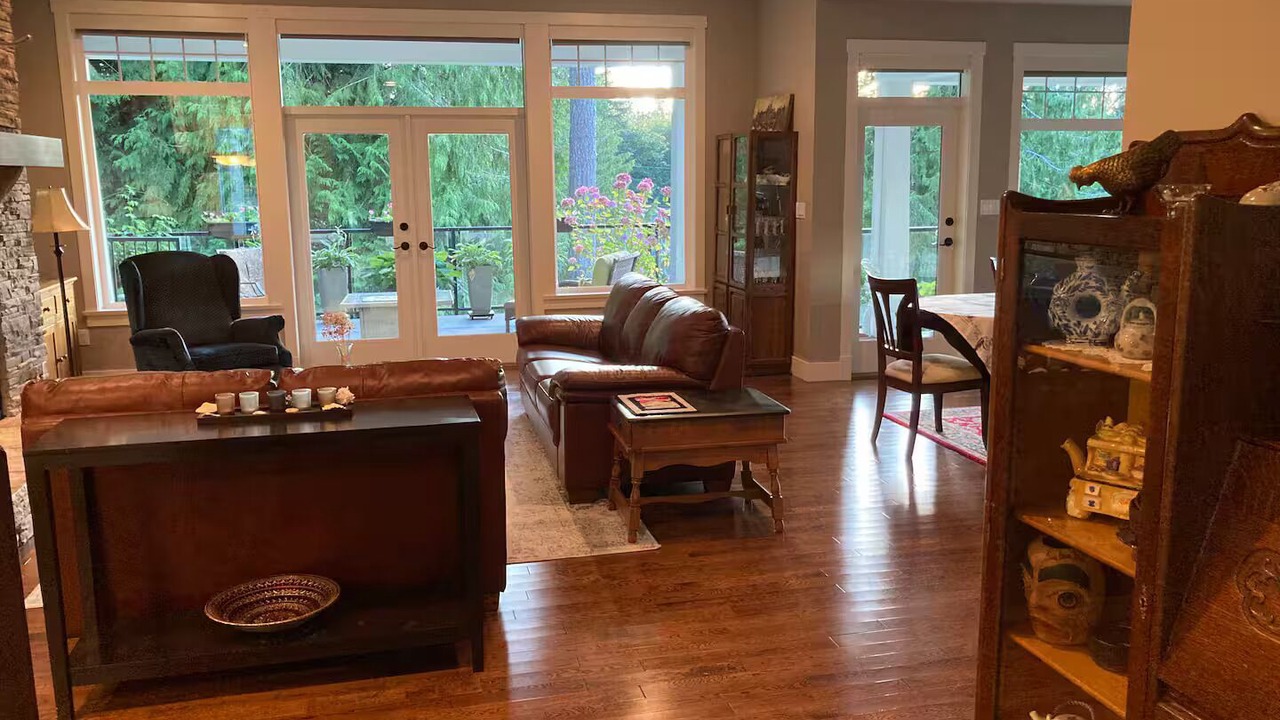 Photo of Livingroom in Shawnigan Lake