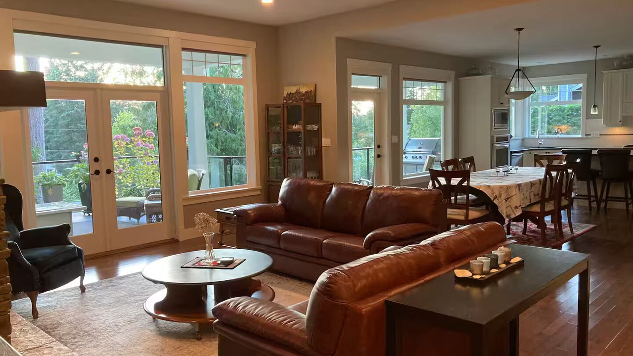 Photo of Livingroom in Shawnigan Lake