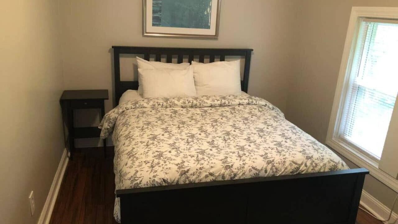 Photo of Bedroom in Detroit - Shoreway