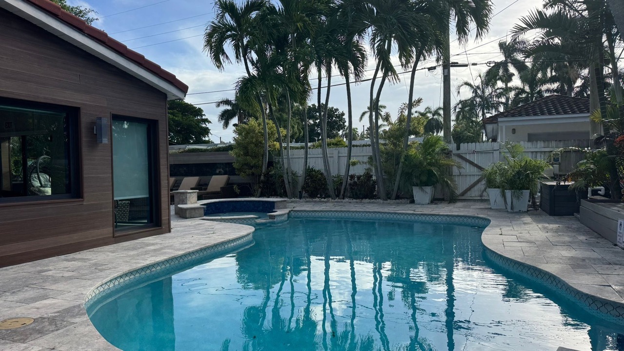 Photo of Outdoor in Hollywood Lakes