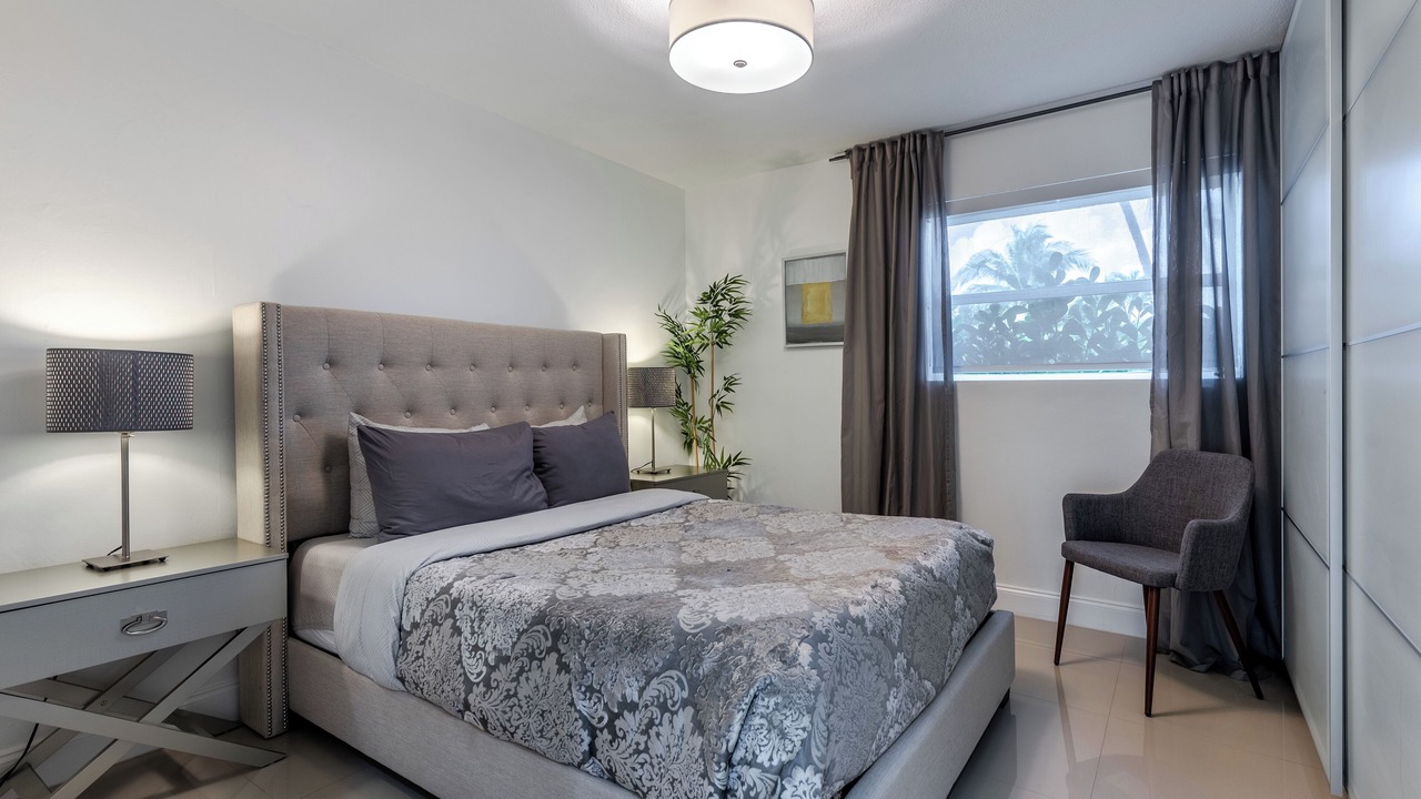 Photo of Bedroom in Hollywood Lakes