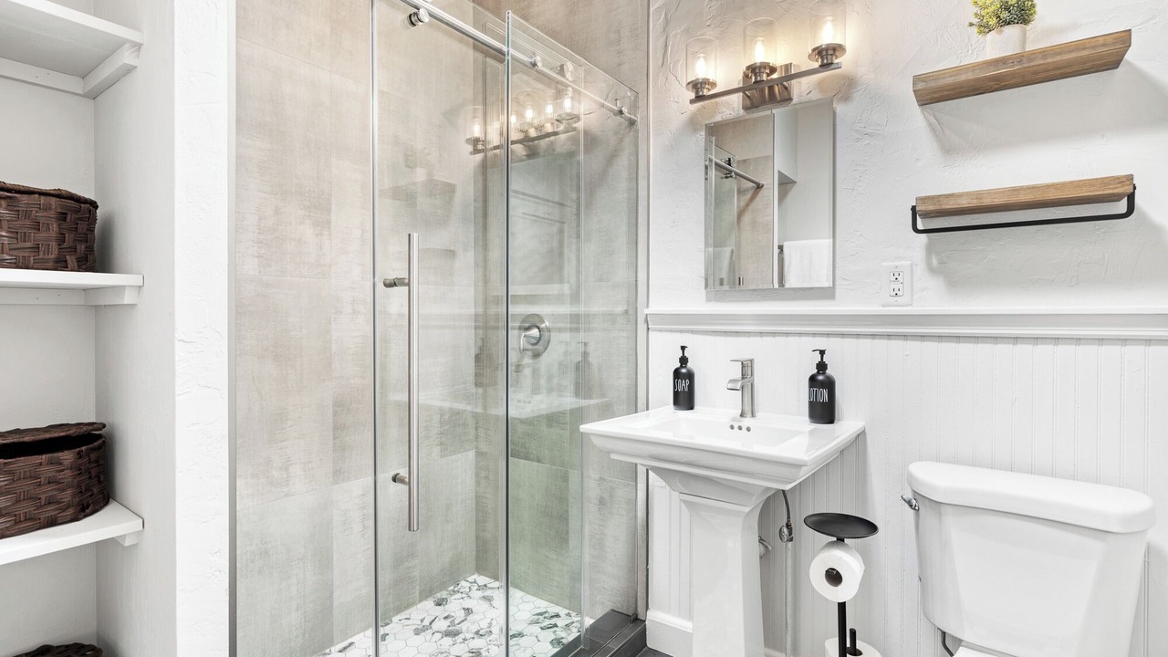 Photo of Bathroom in Parrot Cove