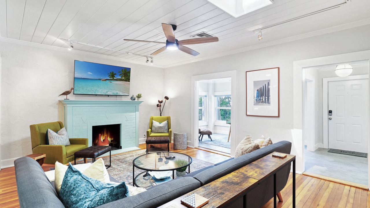 Photo of Livingroom in Parrot Cove