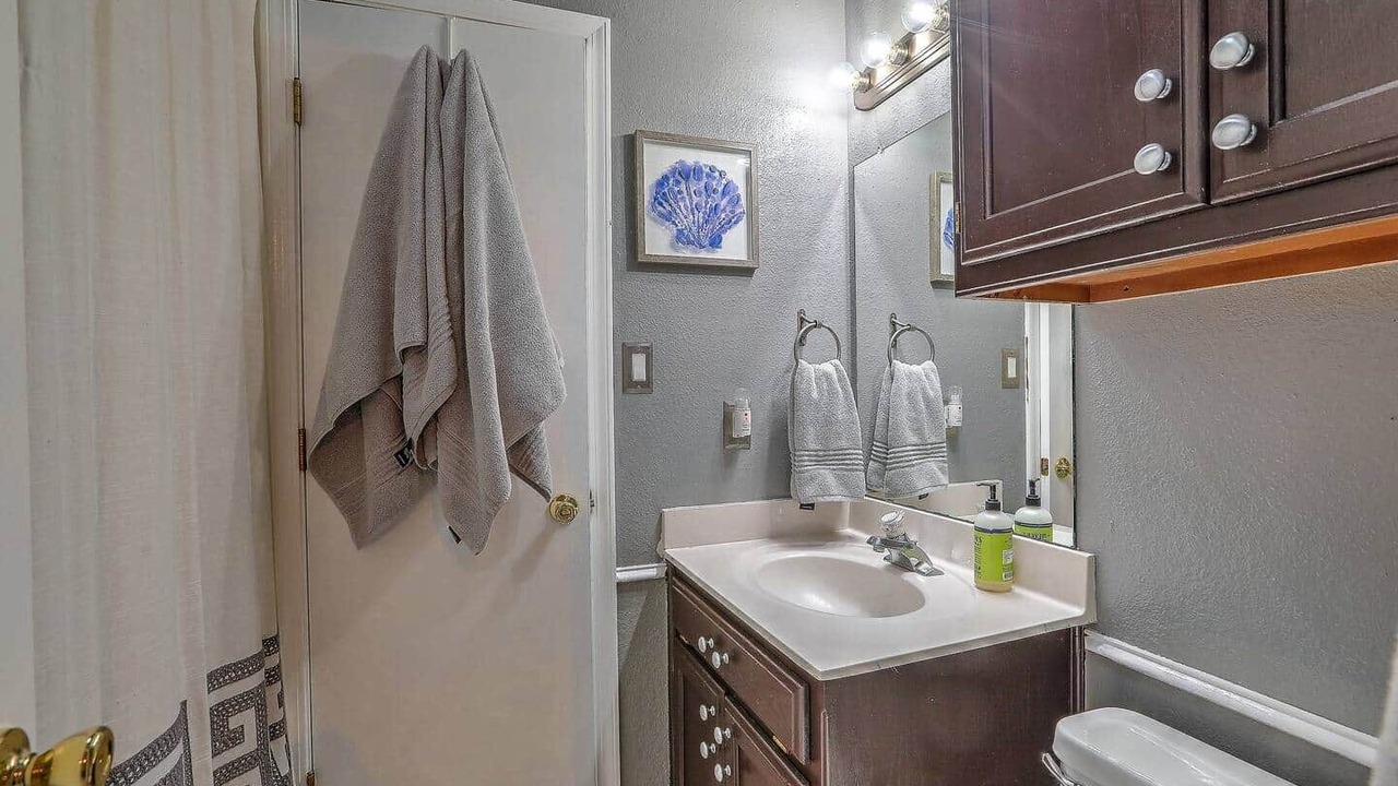 Photo of Bathroom in Alban Hills