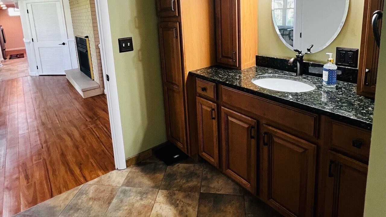 Photo of Bathroom in Peninsula