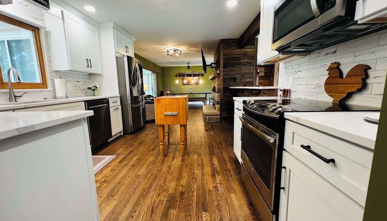 Photo of Kitchen in Peninsula