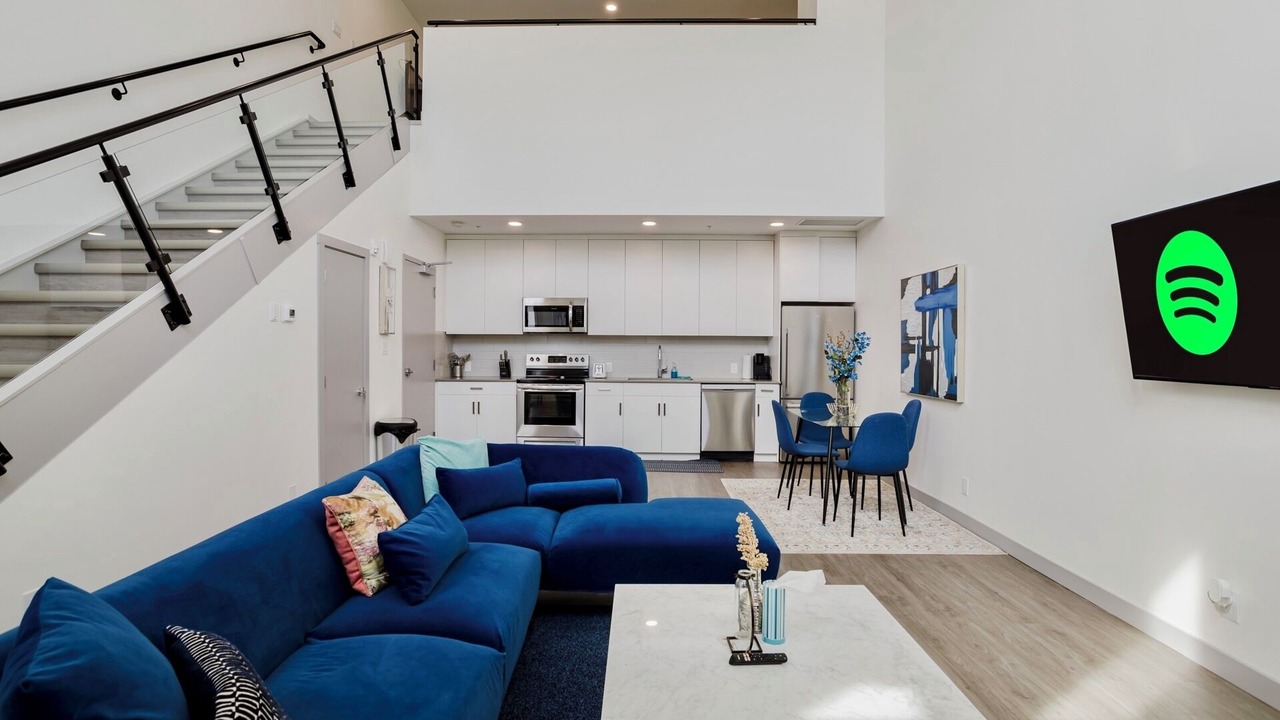 Photo of Livingroom in Northeast Edmonton