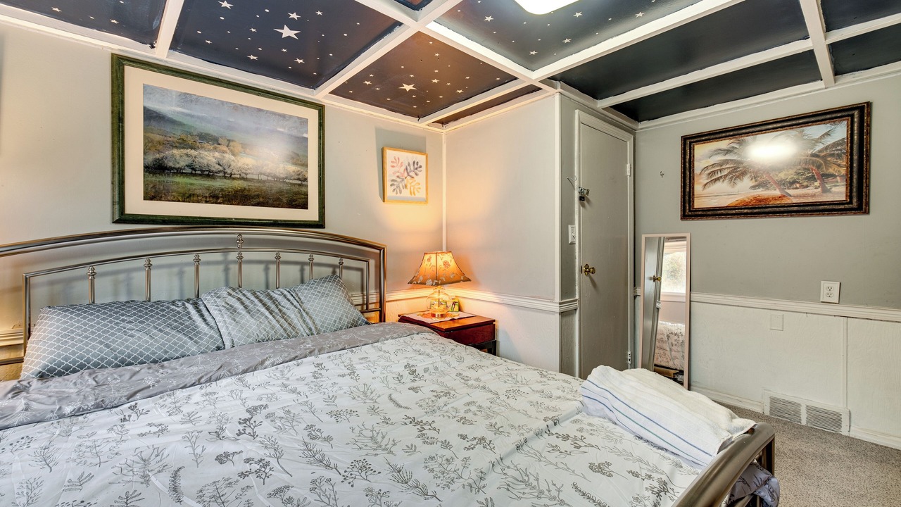 Photo of Bedroom in Oakwood Village