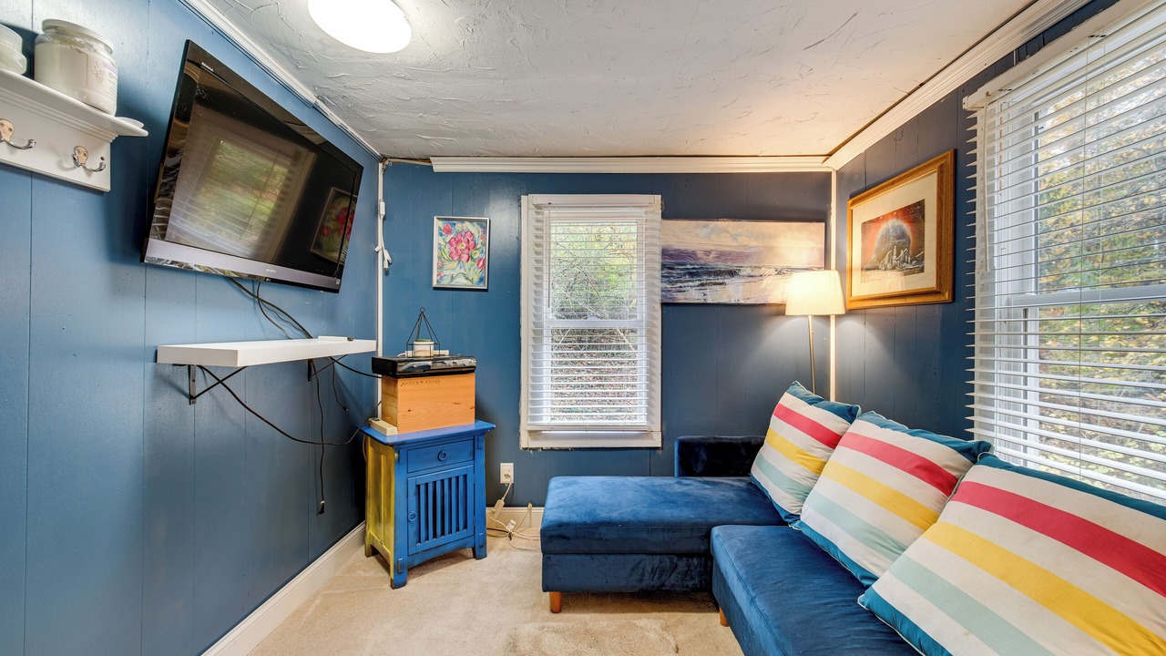 Photo of Livingroom in Oakwood Village