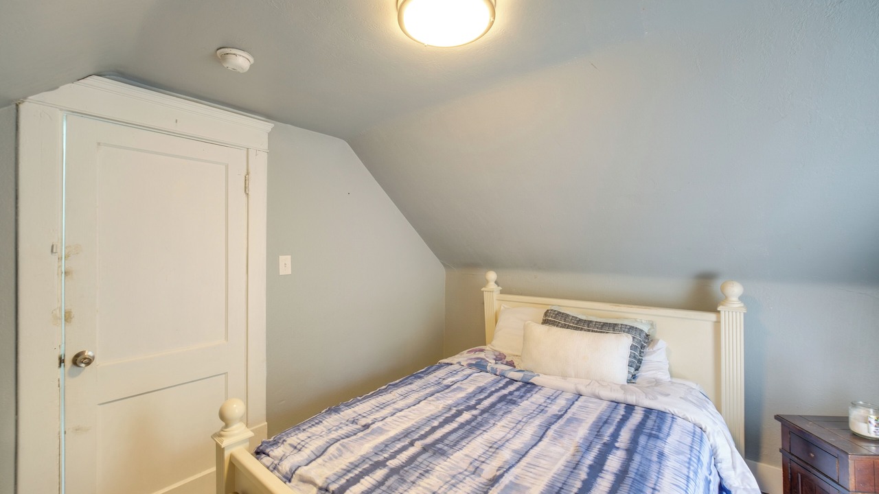 Photo of Bedroom in Highland Square