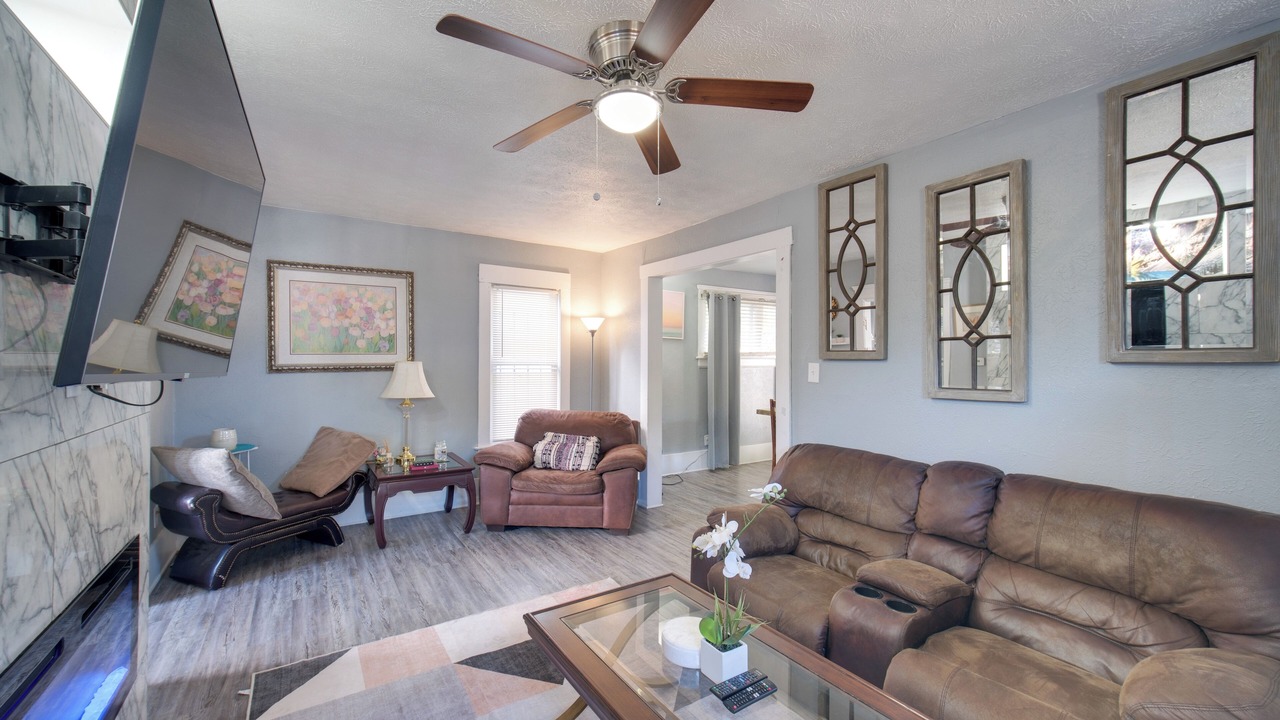 Photo of Livingroom in Highland Square