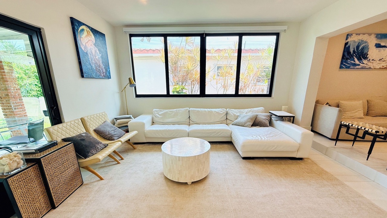 Photo of Livingroom in Surfside