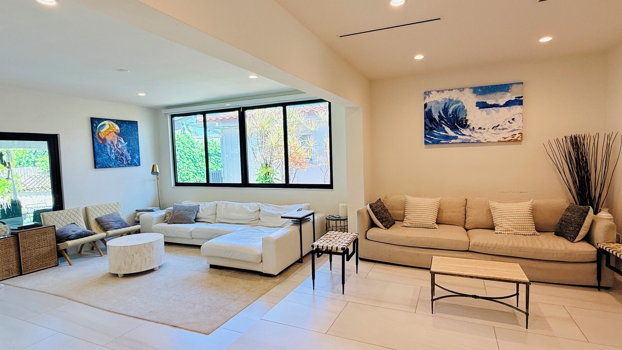 Photo of Livingroom in Surfside