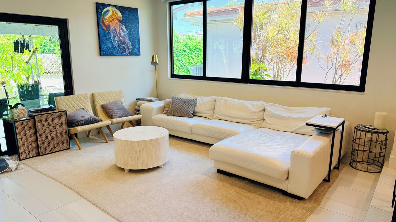 Photo of Livingroom in Surfside