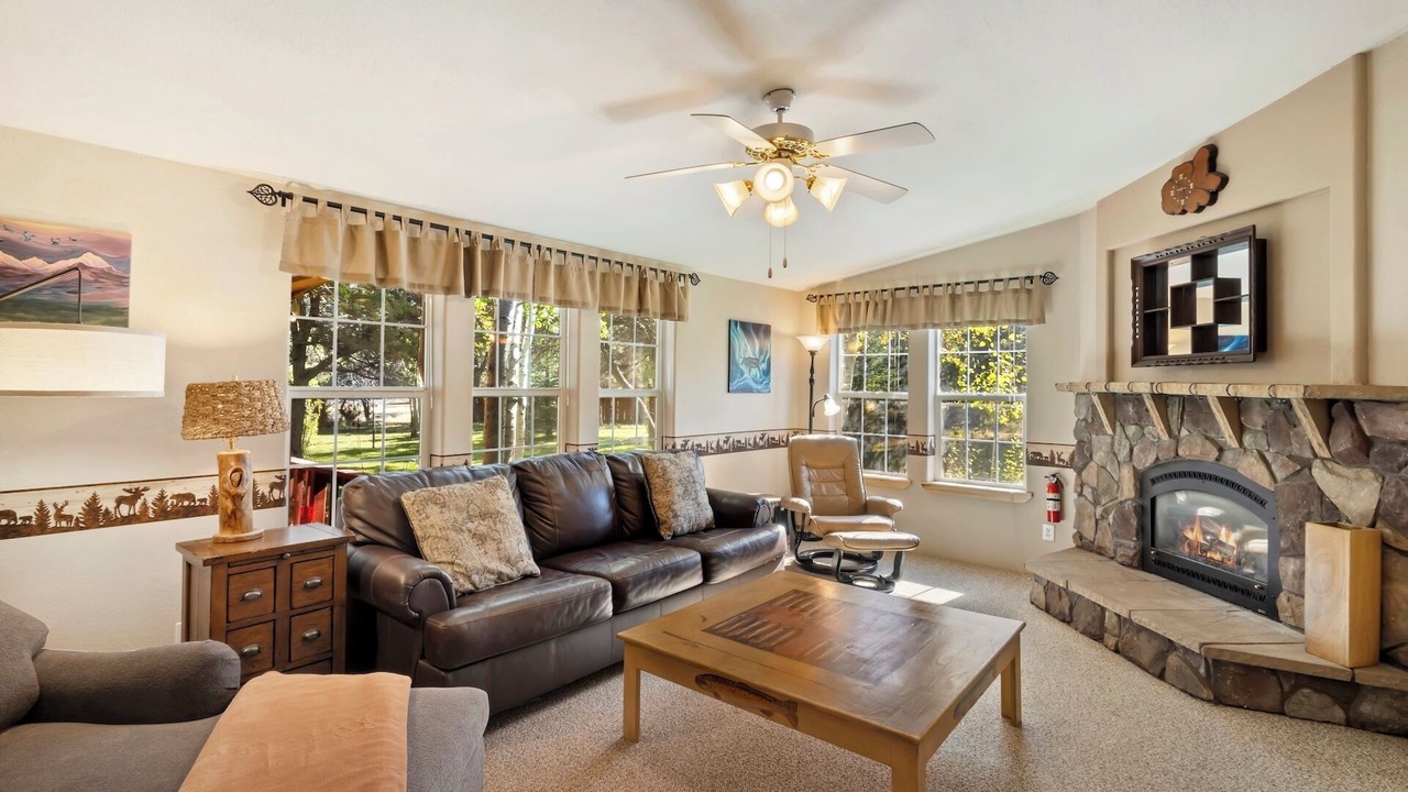 Photo of Livingroom in South Fork