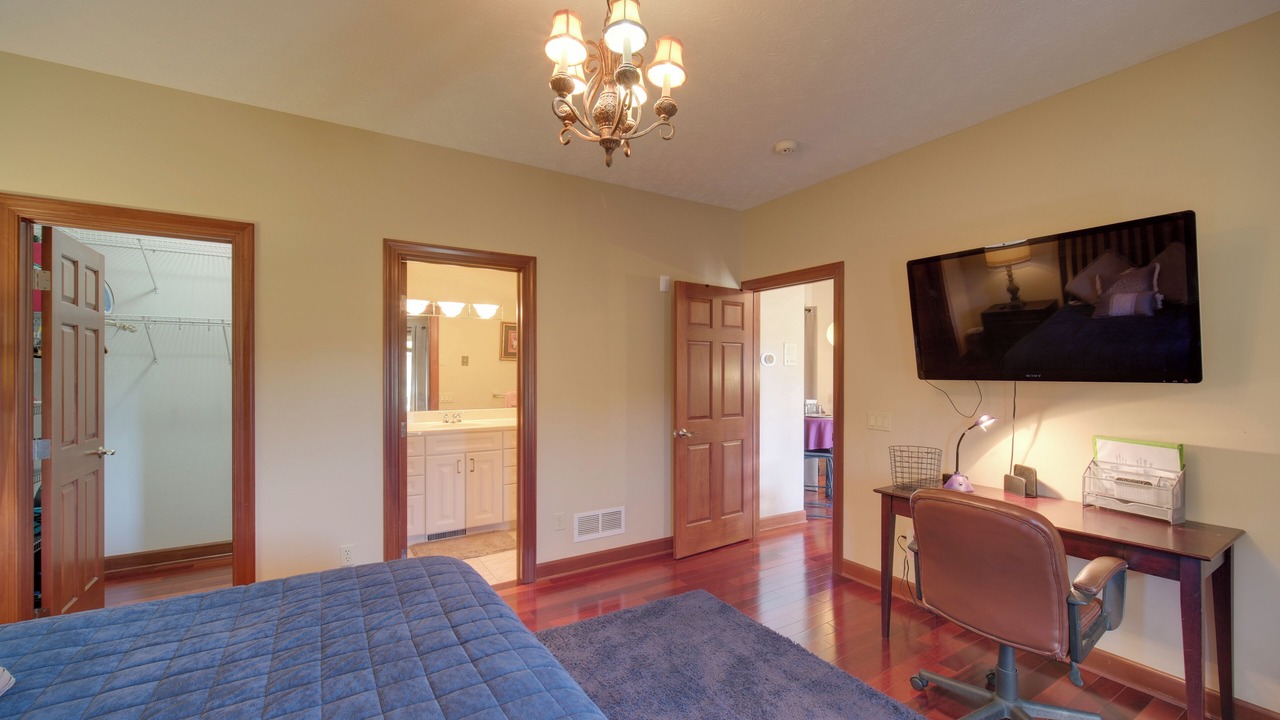 Photo of Bedroom in Highland Heights