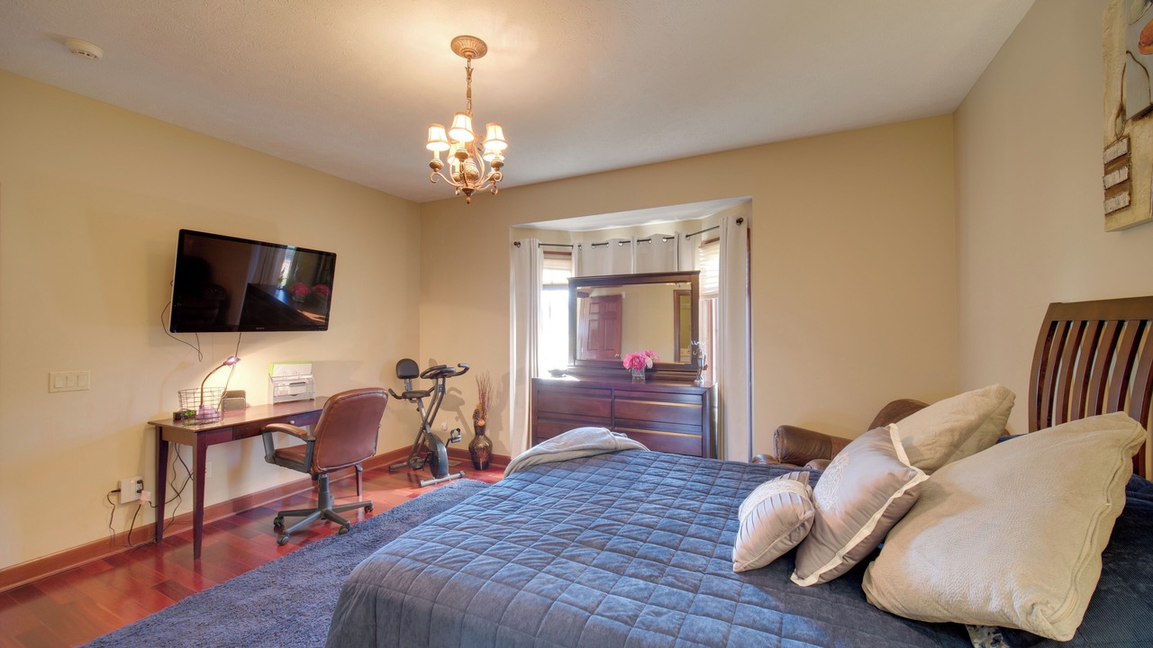 Photo of Bedroom in Highland Heights
