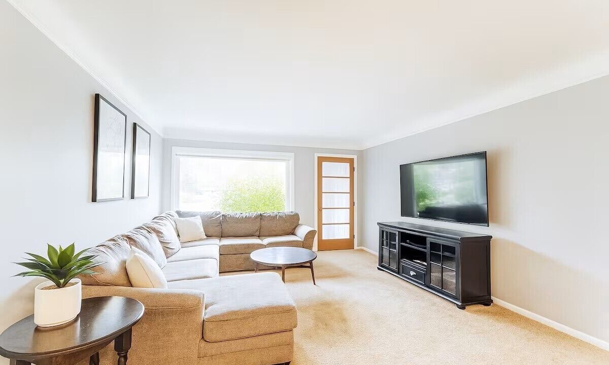 Photo of Livingroom in South Euclid