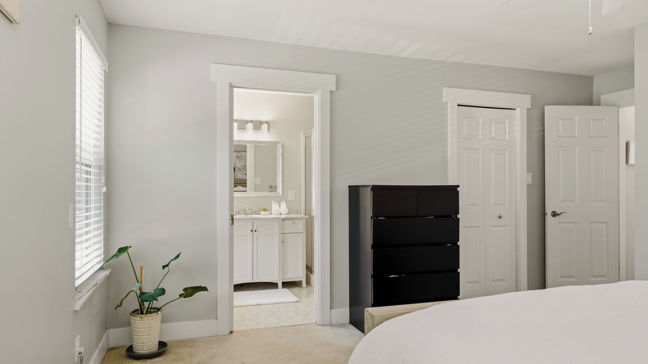 Photo of Bedroom in Crescent Beach